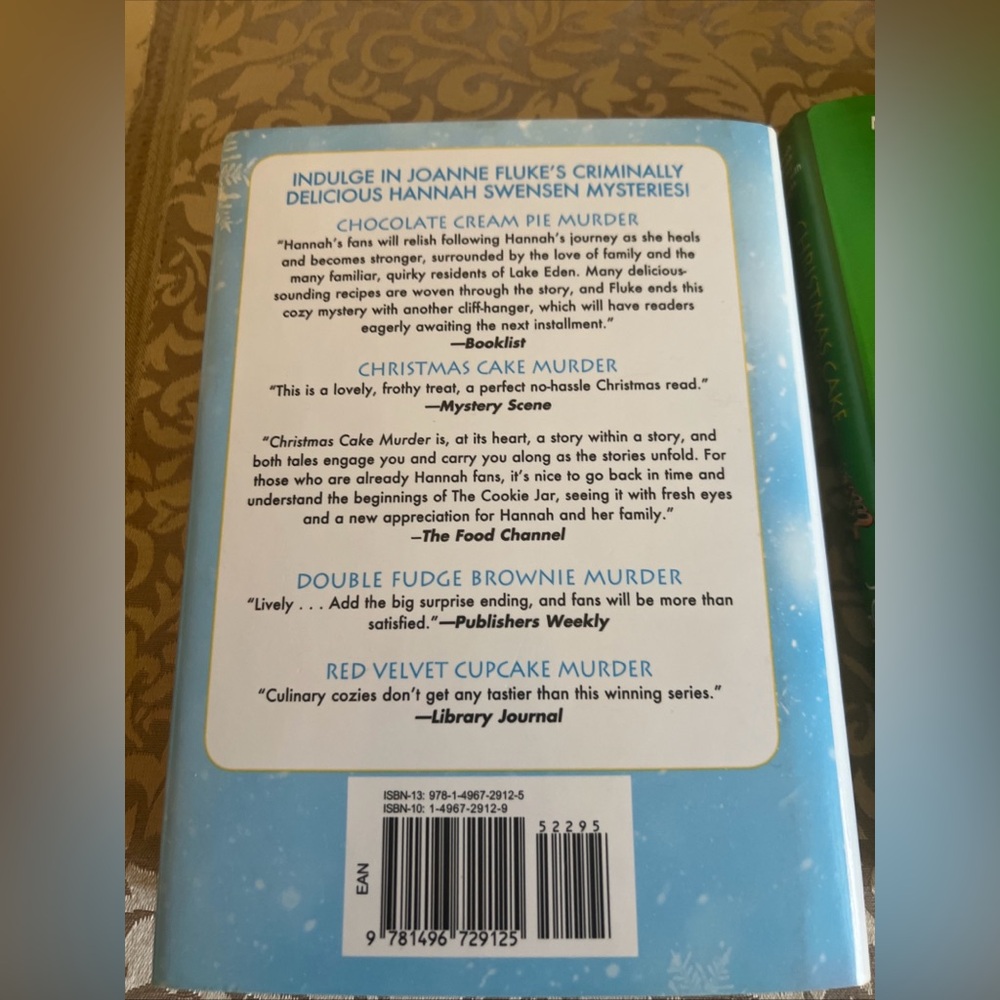 Lot Of Two Joanne Fluke Christmas Books Cupcake Cake Murder Mystery Hardcover - Picture 8 of 12